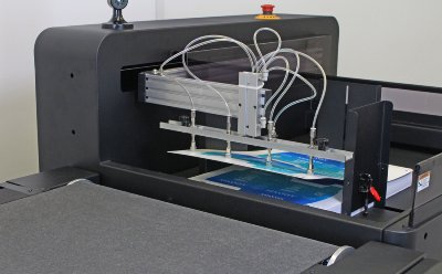 Intec ColorCut FB 9000 PRO – automatischer digitaler Stanz- und Flachbettschneider / Riller