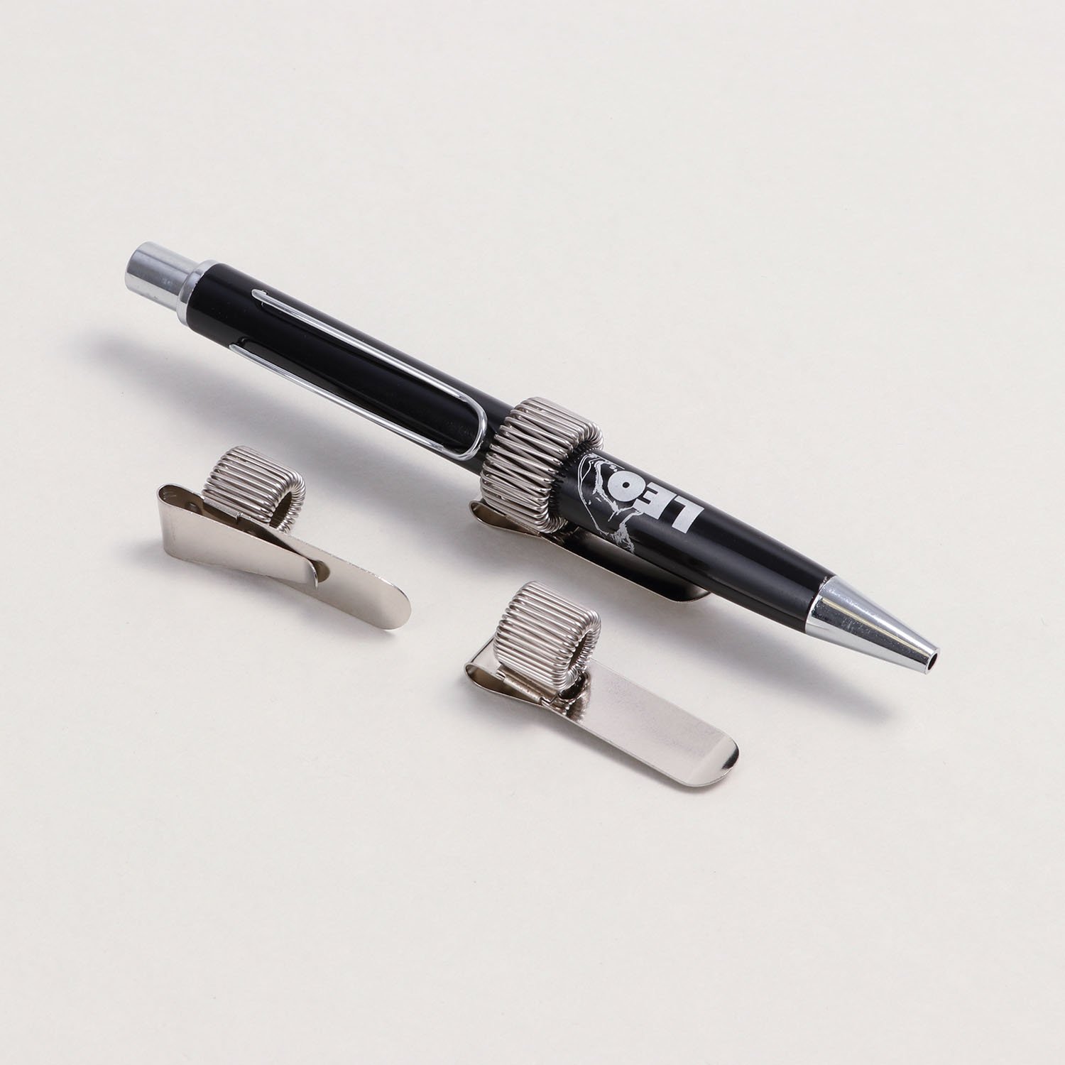 Stifthalter, Metall, feststehend, zum Einstecken, parallel zum Stift
